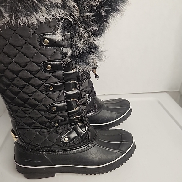 GUESS Women's DUCK fur linedQuilted Boots size: 6 - Picture 3 of 10
